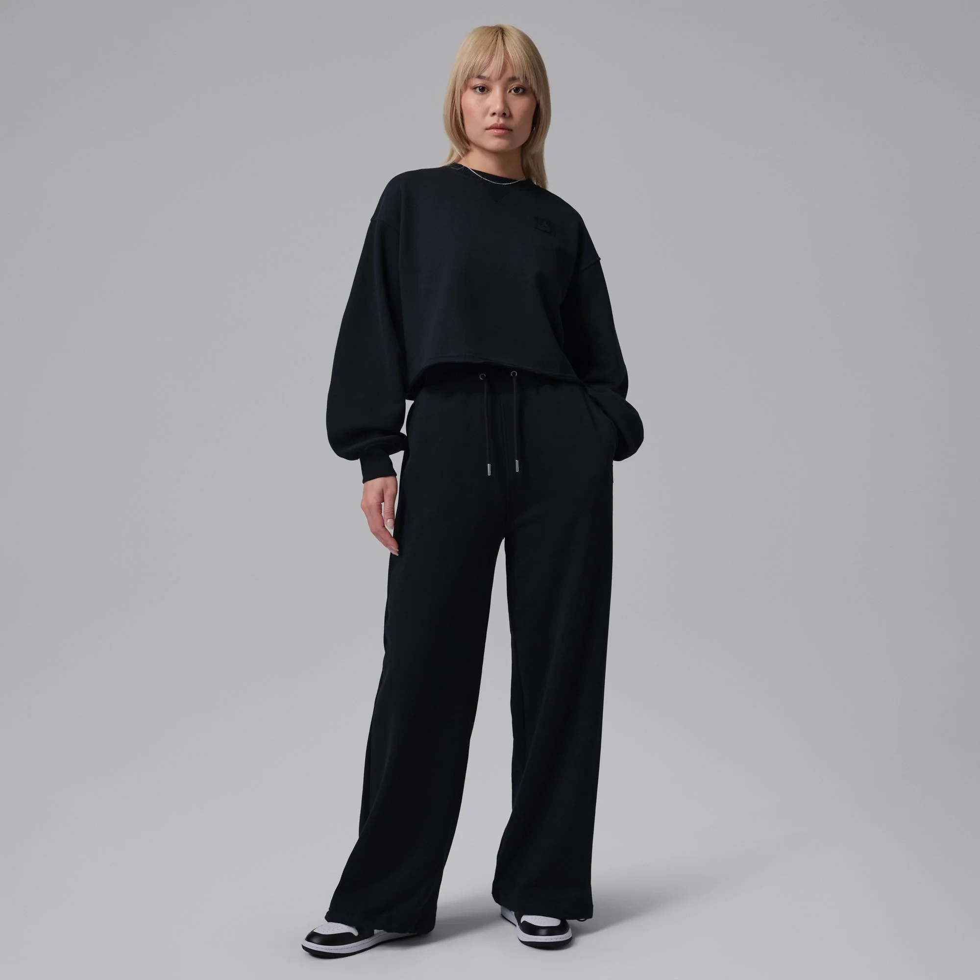 Womens Jordan Flight Fleece Mod-Crop Crewneck Sweatshirt 'Black' - Image 4