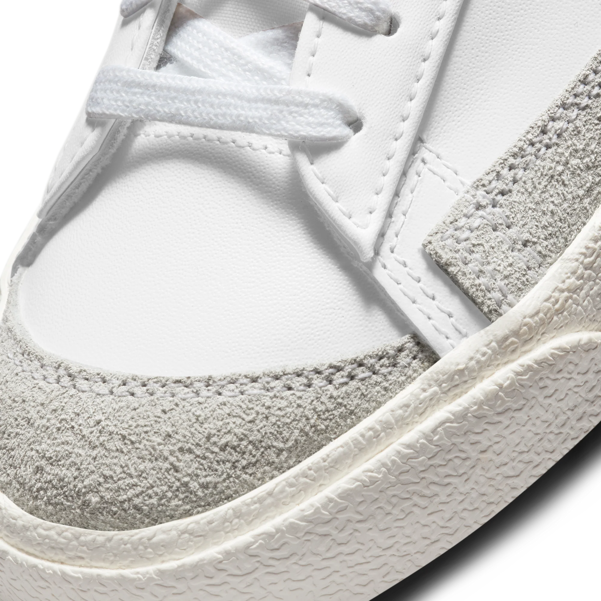 Womens Nike Blazer Low '77 'White/ Black Heel' - Image 6